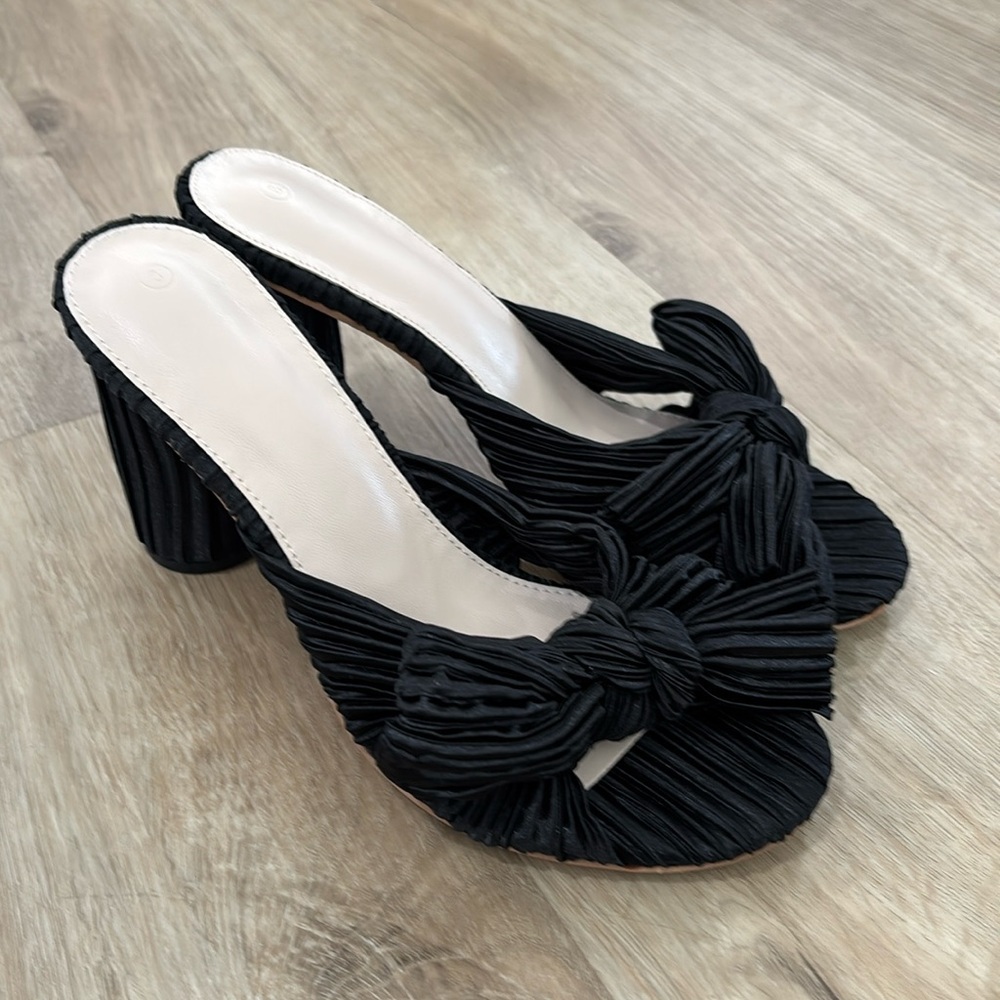 NEW Women’s Vetaste Pleated Bow Sandals